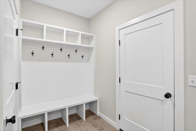 3805 E Hutcheson Avenue, Springfield, MO 65802