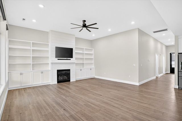 3805 E Hutcheson Avenue, Springfield, MO 65802