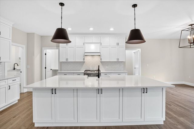 3805 E Hutcheson Avenue, Springfield, MO 65802