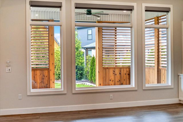 3805 E Hutcheson Avenue, Springfield, MO 65802