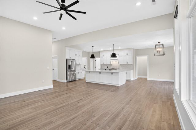 3805 E Hutcheson Avenue, Springfield, MO 65802