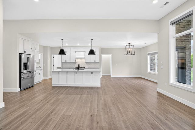 3805 E Hutcheson Avenue, Springfield, MO 65802