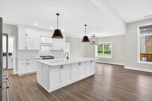 3805 E Hutcheson Avenue, Springfield, MO 65802