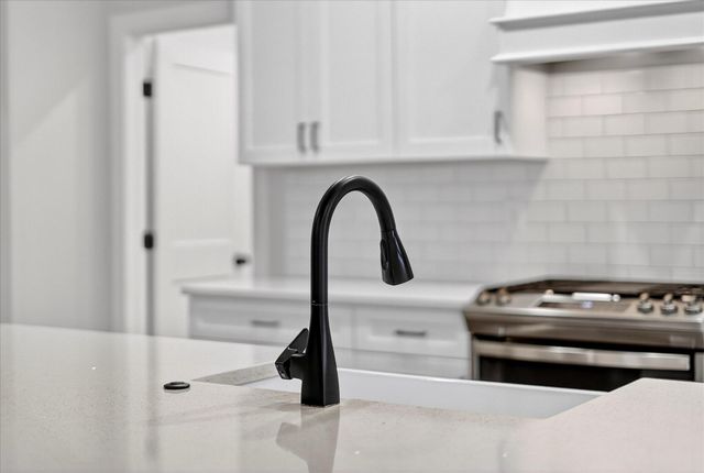 3805 E Hutcheson Avenue, Springfield, MO 65802