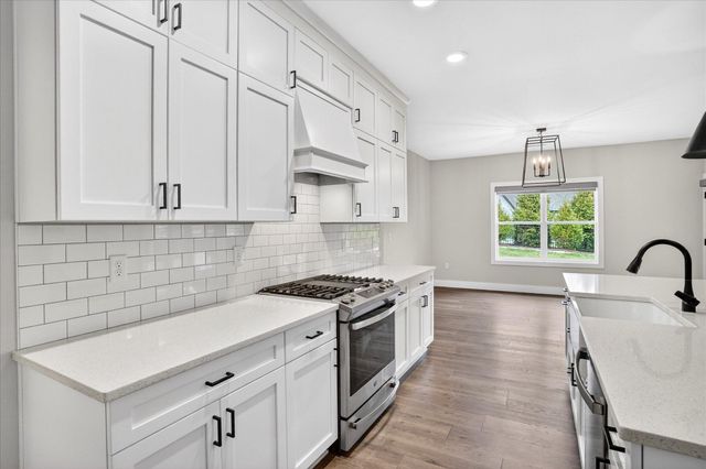 3805 E Hutcheson Avenue, Springfield, MO 65802