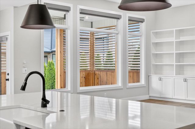 3805 E Hutcheson Avenue, Springfield, MO 65802