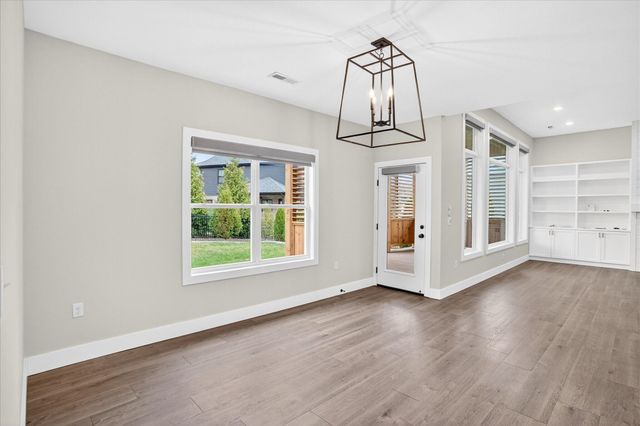 3805 E Hutcheson Avenue, Springfield, MO 65802