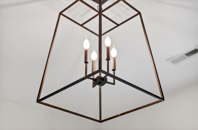 3805 E Hutcheson Avenue, Springfield, MO 65802