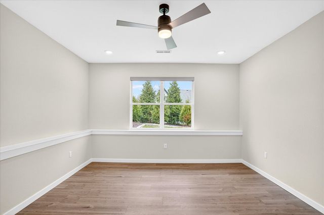 3805 E Hutcheson Avenue, Springfield, MO 65802