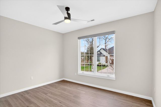 3805 E Hutcheson Avenue, Springfield, MO 65802