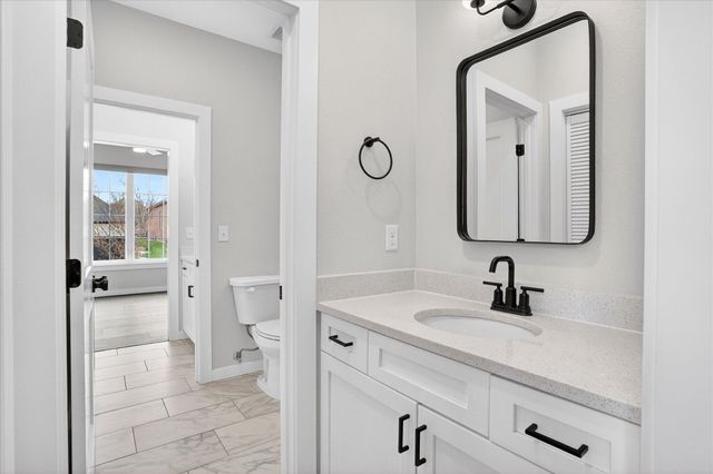 3805 E Hutcheson Avenue, Springfield, MO 65802