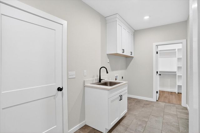 3805 E Hutcheson Avenue, Springfield, MO 65802