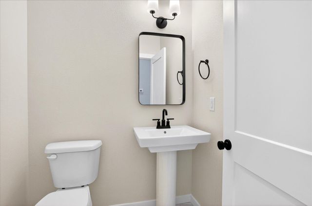 3805 E Hutcheson Avenue, Springfield, MO 65802