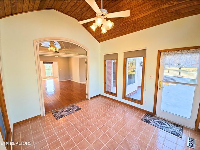 2832 Kensington Street, Athens, TN 37303