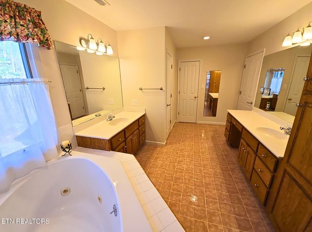 2832 Kensington Street, Athens, TN 37303