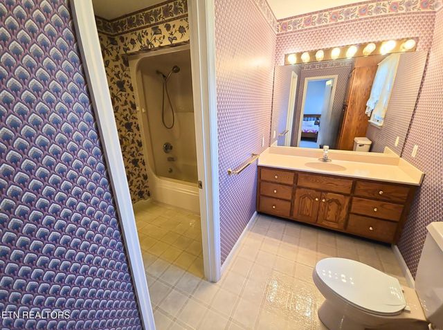 2832 Kensington Street, Athens, TN 37303