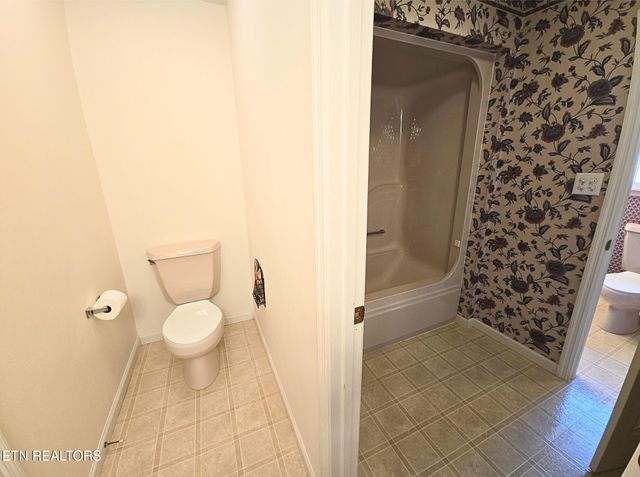 2832 Kensington Street, Athens, TN 37303