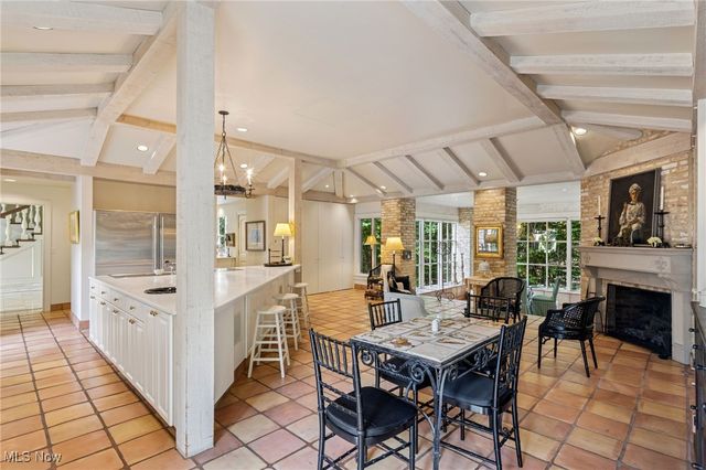 400 Hunters Hollow Drive SE, Warren, OH 44484