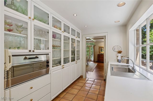 400 Hunters Hollow Drive SE, Warren, OH 44484