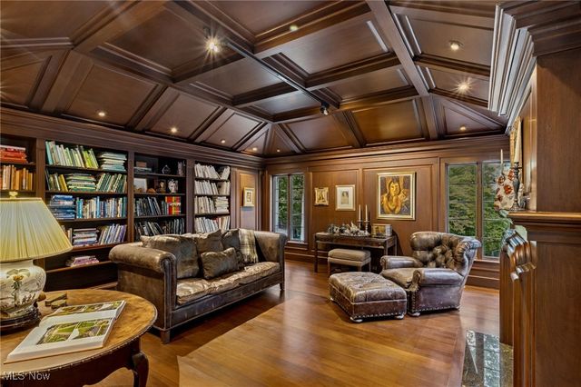 400 Hunters Hollow Drive SE, Warren, OH 44484