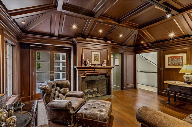 400 Hunters Hollow Drive SE, Warren, OH 44484