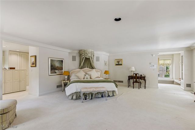 400 Hunters Hollow Drive SE, Warren, OH 44484