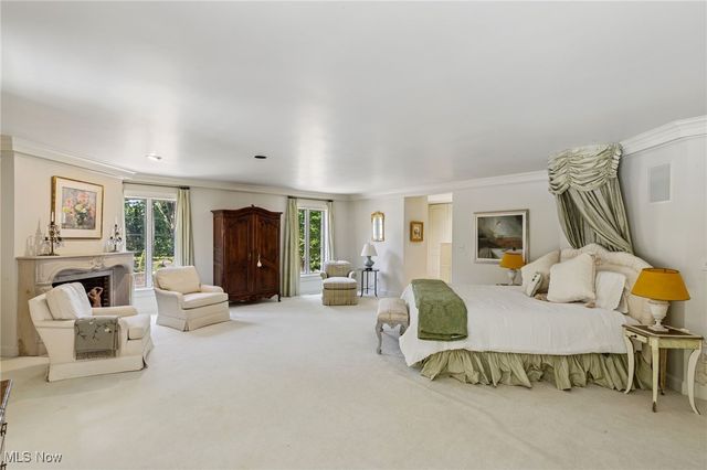 400 Hunters Hollow Drive SE, Warren, OH 44484