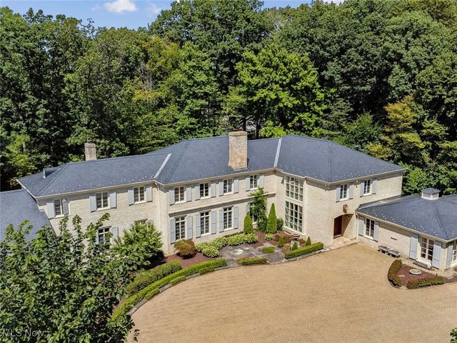 400 Hunters Hollow Drive SE, Warren, OH 44484