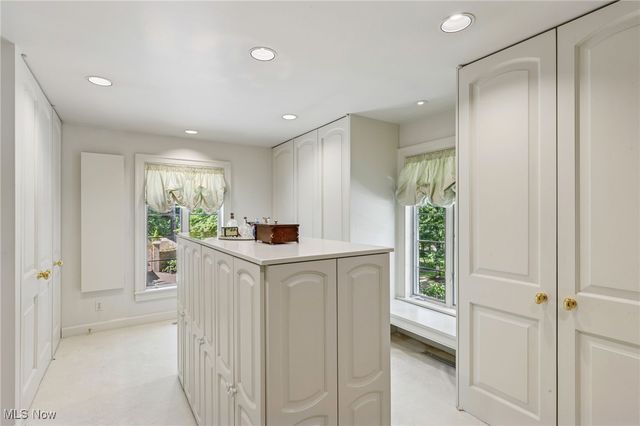 400 Hunters Hollow Drive SE, Warren, OH 44484