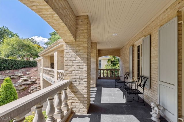 400 Hunters Hollow Drive SE, Warren, OH 44484