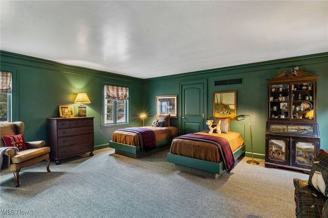 400 Hunters Hollow Drive SE, Warren, OH 44484