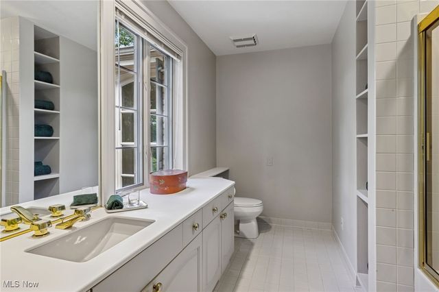 400 Hunters Hollow Drive SE, Warren, OH 44484