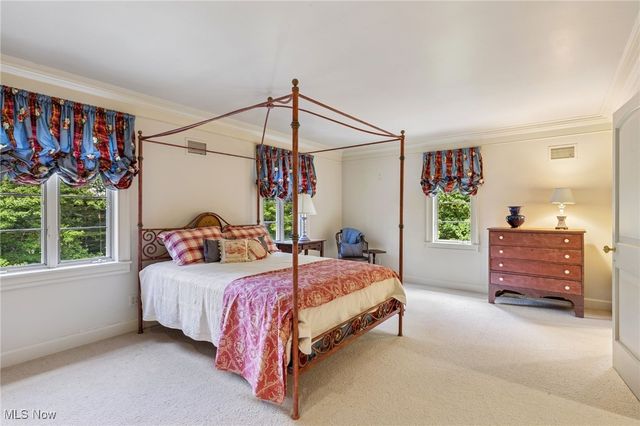 400 Hunters Hollow Drive SE, Warren, OH 44484