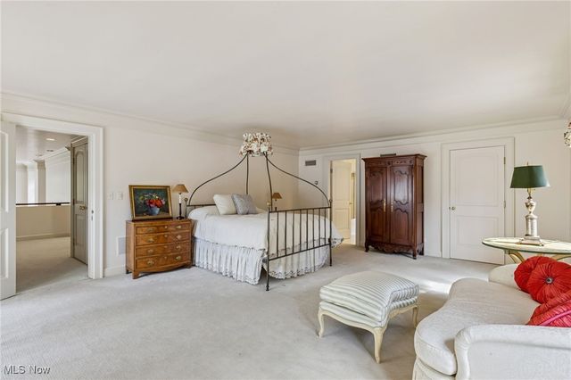 400 Hunters Hollow Drive SE, Warren, OH 44484