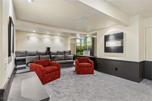 400 Hunters Hollow Drive SE, Warren, OH 44484