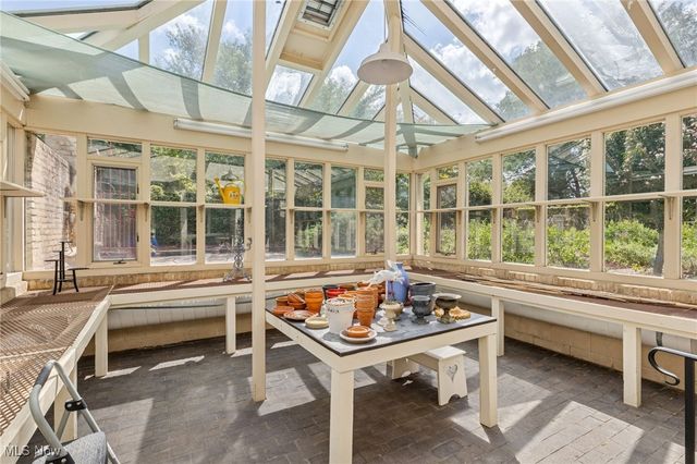 400 Hunters Hollow Drive SE, Warren, OH 44484