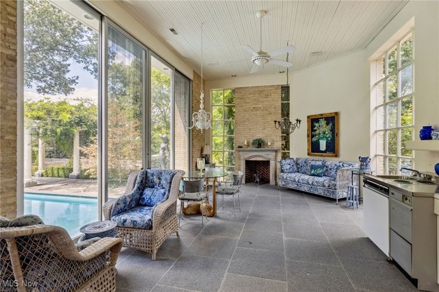 400 Hunters Hollow Drive SE, Warren, OH 44484