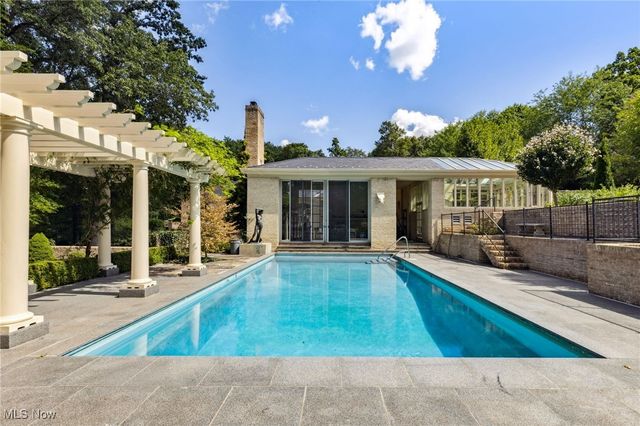 400 Hunters Hollow Drive SE, Warren, OH 44484