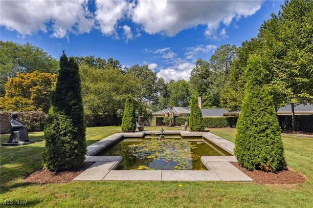 400 Hunters Hollow Drive SE, Warren, OH 44484