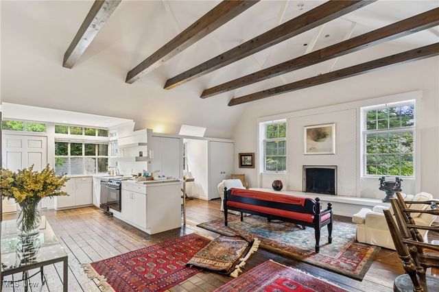 400 Hunters Hollow Drive SE, Warren, OH 44484