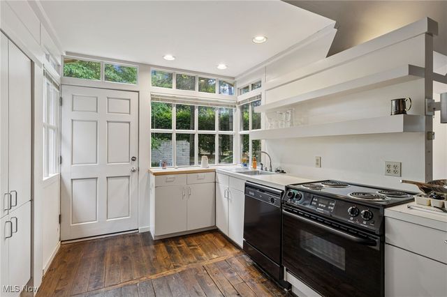 400 Hunters Hollow Drive SE, Warren, OH 44484