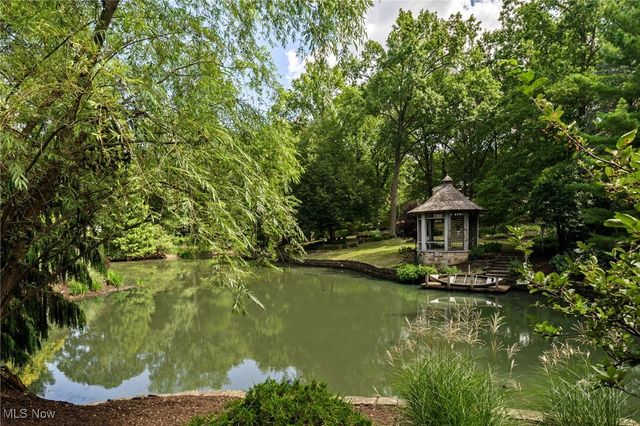 400 Hunters Hollow Drive SE, Warren, OH 44484