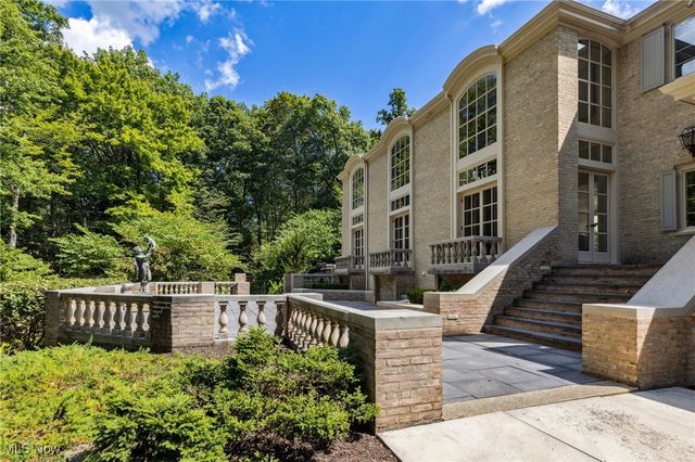 400 Hunters Hollow Drive SE, Warren, OH 44484