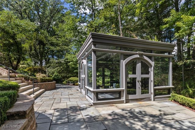 400 Hunters Hollow Drive SE, Warren, OH 44484