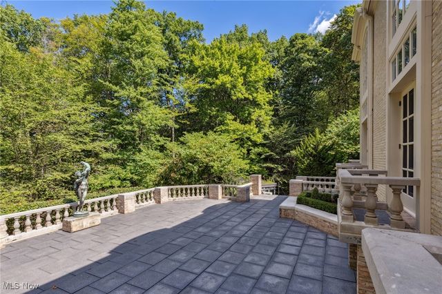 400 Hunters Hollow Drive SE, Warren, OH 44484