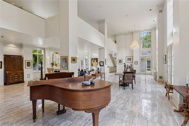 400 Hunters Hollow Drive SE, Warren, OH 44484