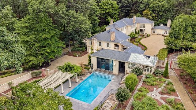 400 Hunters Hollow Drive SE, Warren, OH 44484