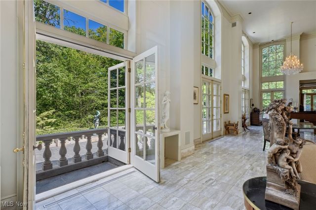 400 Hunters Hollow Drive SE, Warren, OH 44484