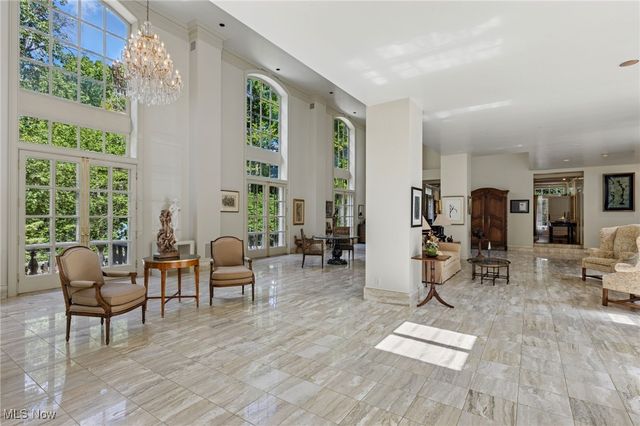 400 Hunters Hollow Drive SE, Warren, OH 44484