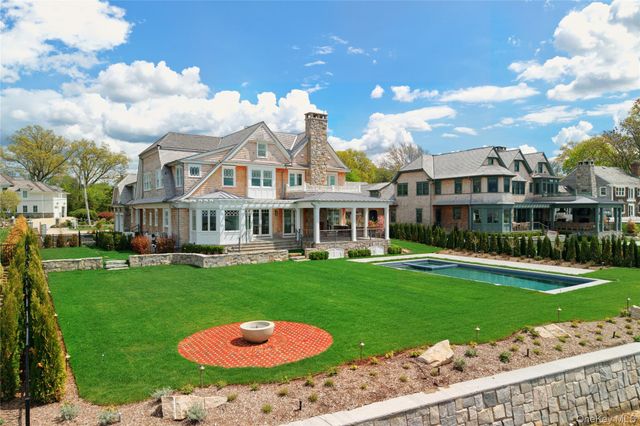 71 Lake Road, Manhasset, NY 11030